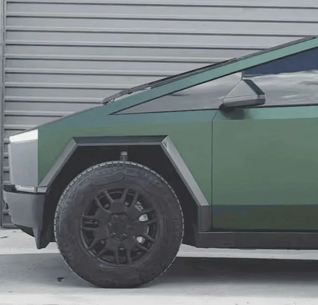 Green Cybertruck, close-up of the front wheel and fender